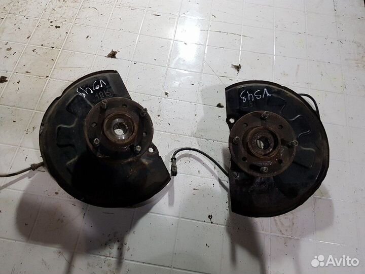 Кулак поворотный правый Volvo S40 1998 1.6 МКПП