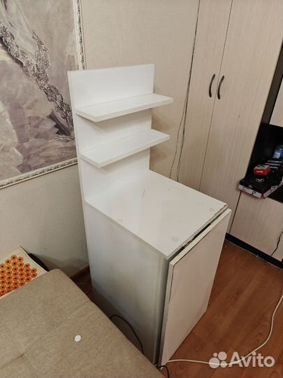 Маникюрный стол