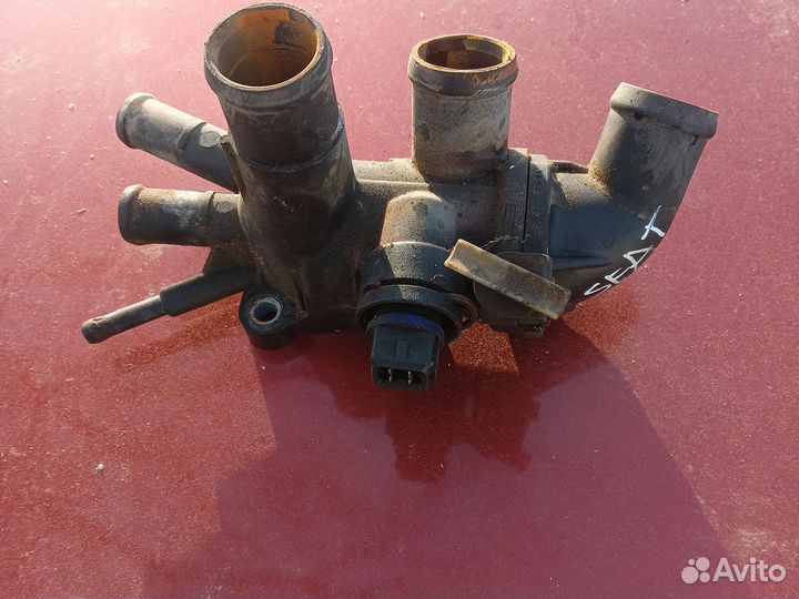 Корпус термостата Фольксваген гольф 3 (ABU)