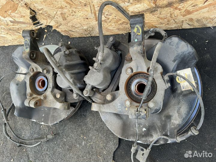 Поворотный кулак правый и левый kia sorento 2.4