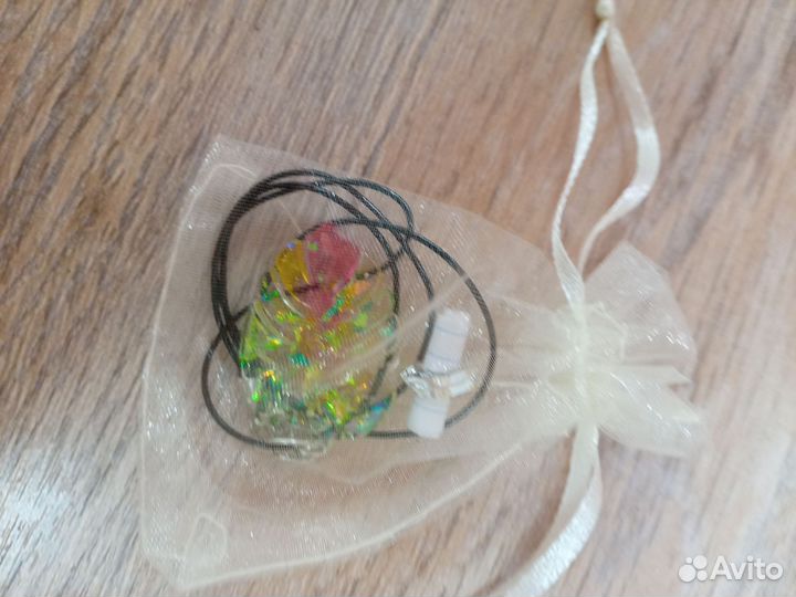 Кулон из эпоксидной смолы