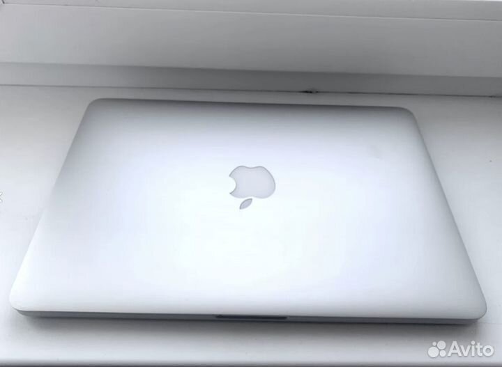 MacBook Pro 13 a1502 core I5/8gb/256gb SSD