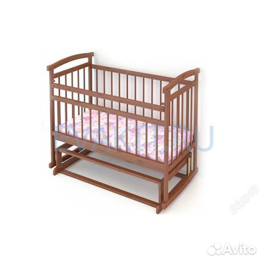 Детская кроватка с маятником и матрасом