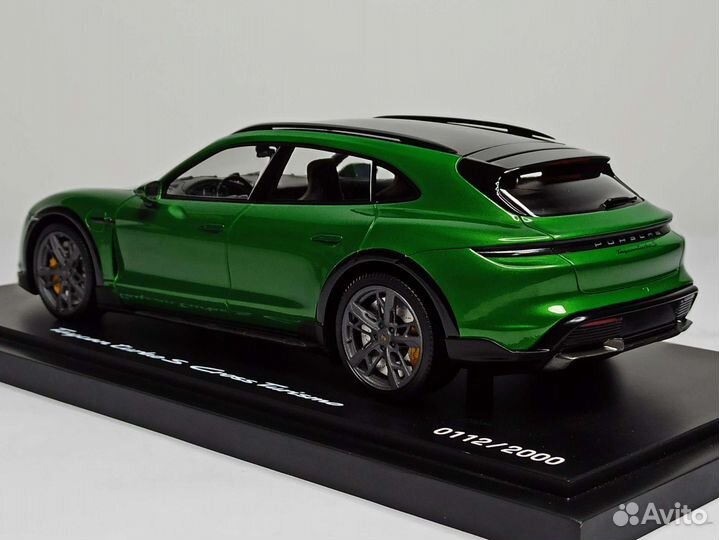 Porsche Taycan Turbo S Cross Turismo 1:18 Дилер