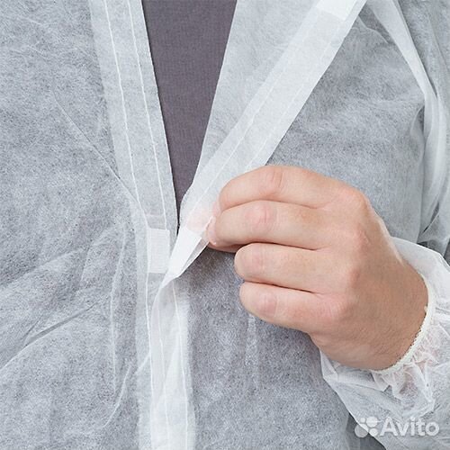 Халат смотровой из спанбонда на липучках