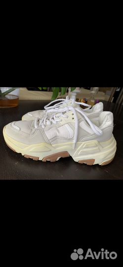 Кроссовки женские bershka Испания