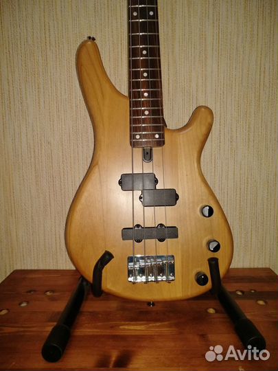 Бас-гитары Yamaha MB 40 MotionB, trbx 504 TBN