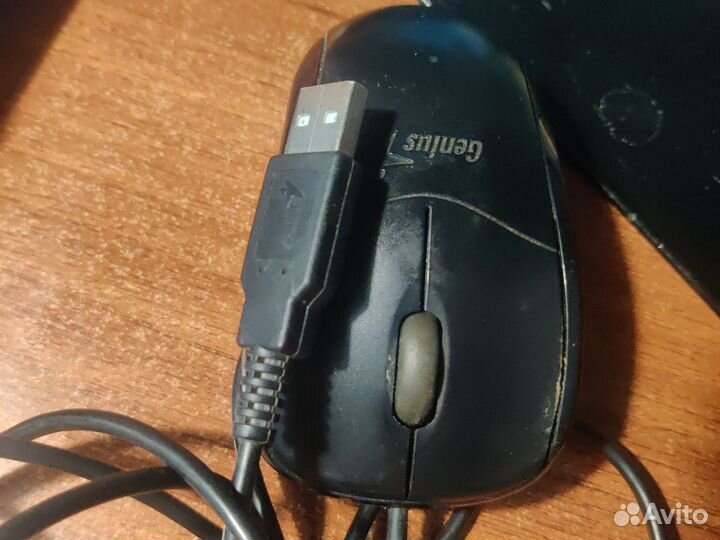 Клавиатура со старым разъёмом и мышка проводная