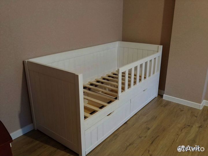 Детская кровать из массива