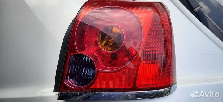 Задний правый фонарь Тойота Авенсис 2003-2006
