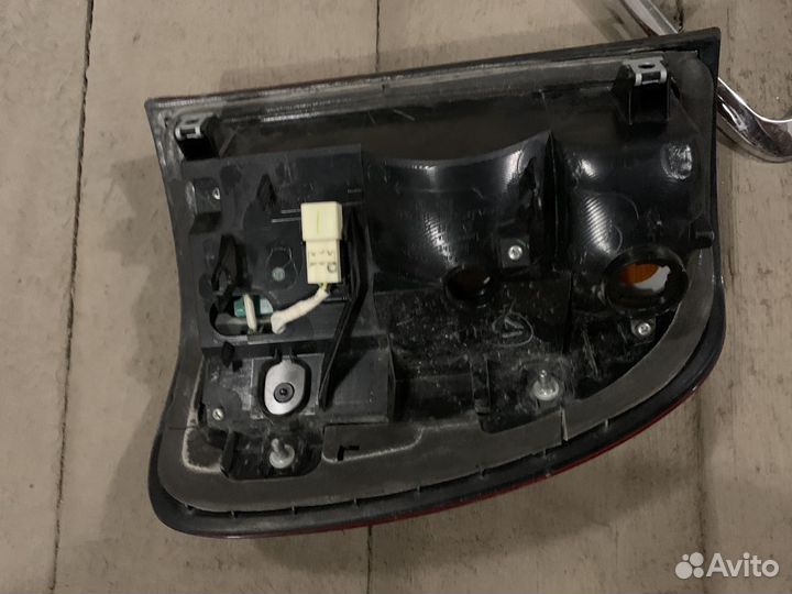 Задний фонарь toyota land cruiser 100