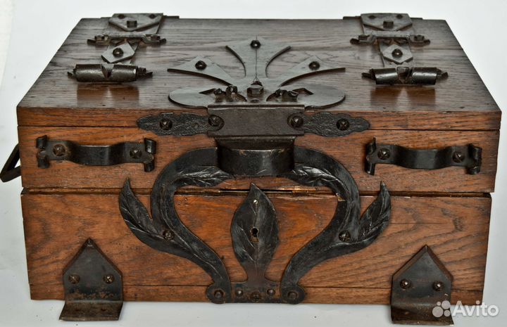 Сундук антикварный сейф
