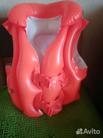 Детский надувной спасательный жилет