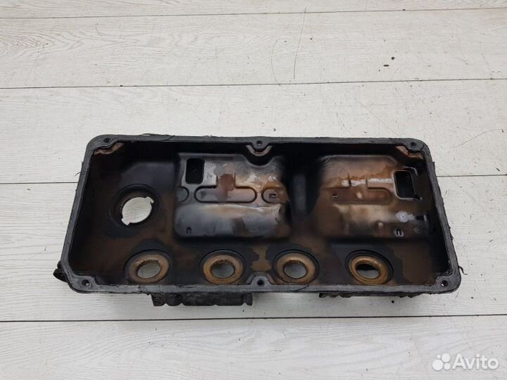 Клапанная крышка Mitsubishi Lancer 9 4G18 2004