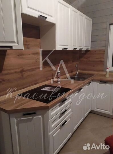 Белый кухонный гарнитур