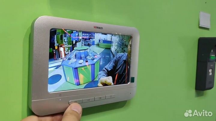 Комплект бюджетного видеодомофона HiWatch DS-D100k