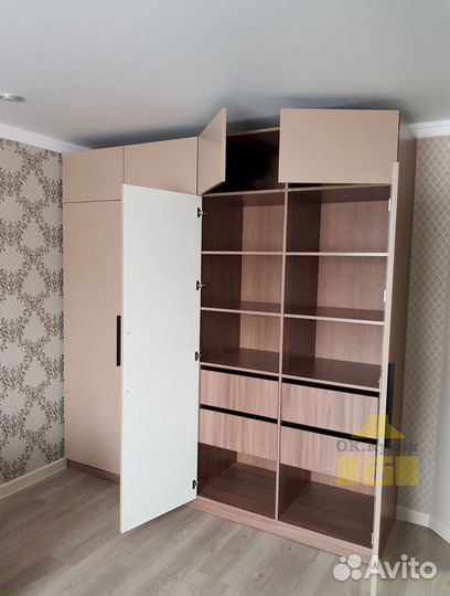 Дверный шкаф