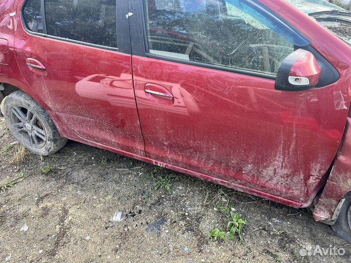 В разборке рено логан 2015 год