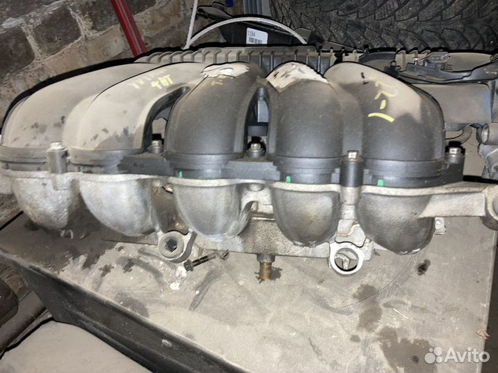 Вольво s40 2.4. Коллектор впускной в сборе с дросс