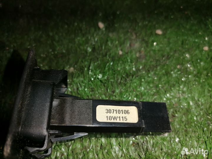 Кнопка аварийной сигнализации 30710106 Volvo V70 S