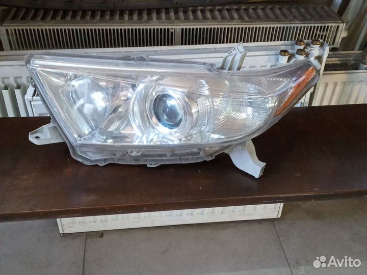 Фара левая Toyota Highlander 2 рестайлинг