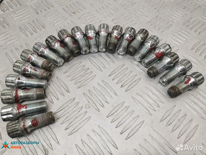 Болт колесный Mercedes-Benz C-Класс A204323290064