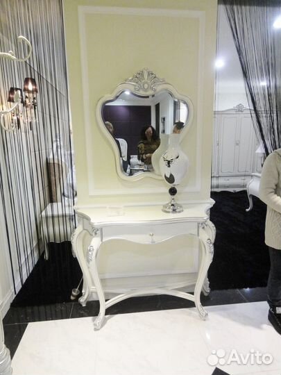 Консоль белая массив бука