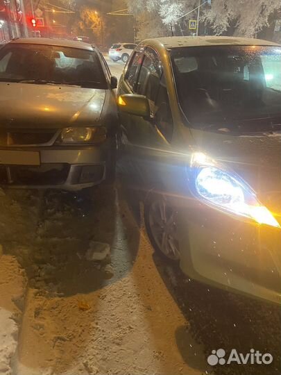 Nissan Wingroad 1.5 AT, 2001, битый, 921 291 км