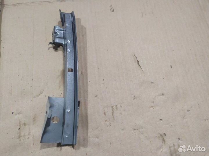 Направляющая стекла задняя левая Nissan Terrano