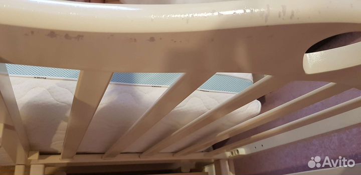 Детская кроватка с маятником