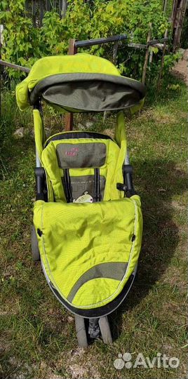 Коляска детская зелёная