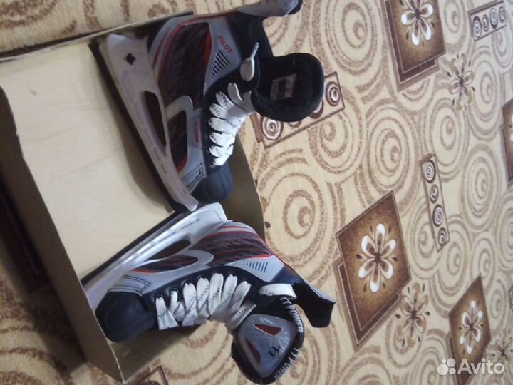 Хоккейные коньки модель pilot