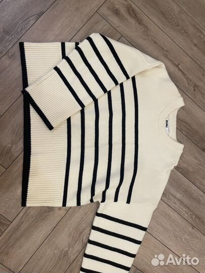 Свитер женский