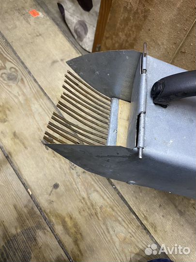 Комбаин для сбора ягод старого СССР образца