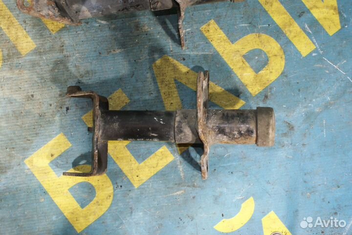 Кронштейн переднего бампера Volkswagen passat b5