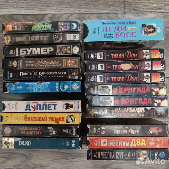 Видеокассеты в боксах