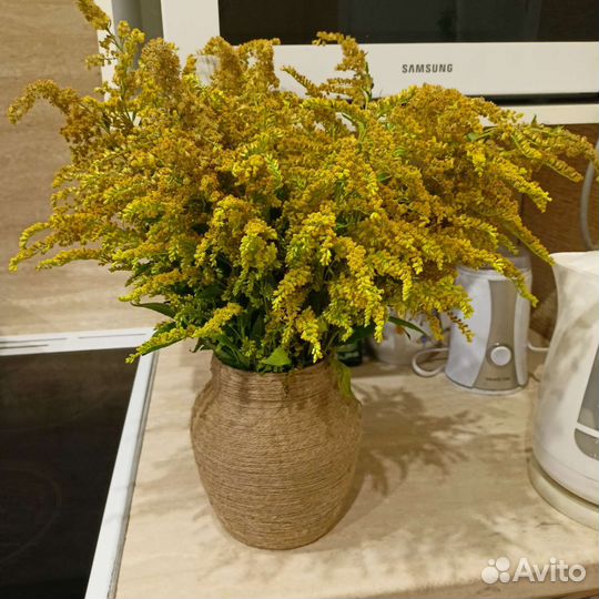 Плетёная из джута ваза под цветы и сухоцветы