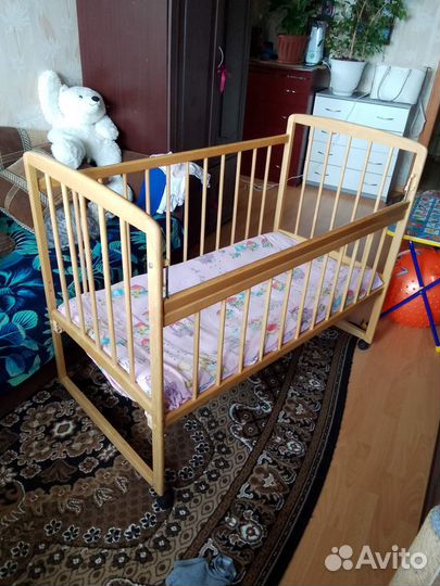 Детская кроватка с матрасом