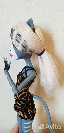 Куклы монстр хай пурсефона и мяулодия на скутере