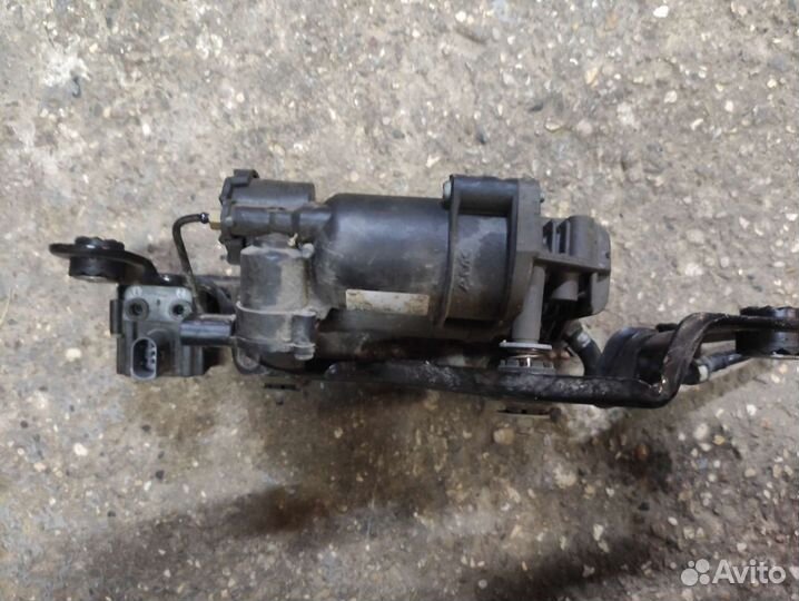 Компрессор пневмоподвески BMW X5 E70 X6 E71