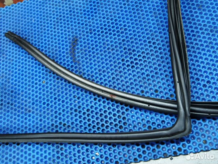 Уплотнители дверей Mitsubishi Galant 8