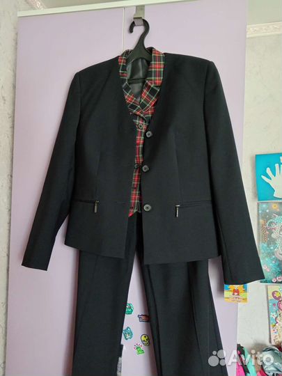 Костюм школьный для девочки 146р
