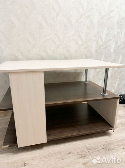 Журнальный стол на колесиках