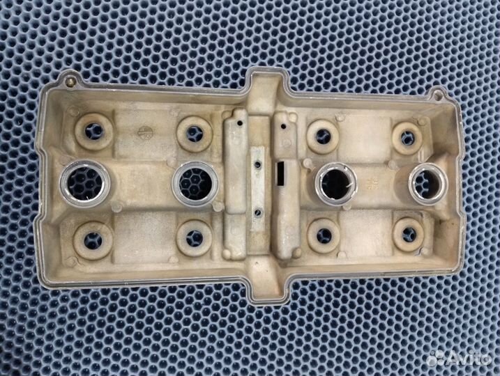 Suzuki RF900R T703 клапанная крышка