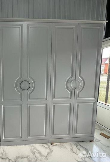 Шкаф белый