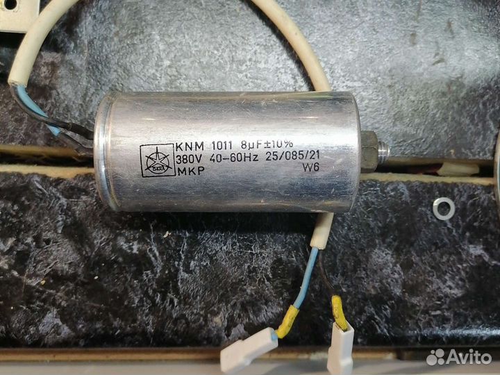 Конденсатор KNM 1011 8мкФ 380V 40-60Hz (iskra) W6