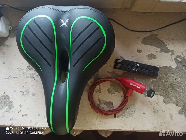 Седло для велосипеда и замок