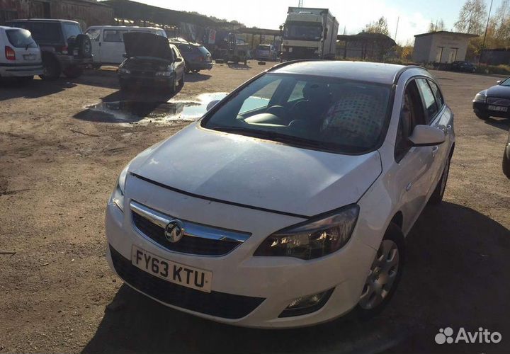 Opel Astra J 2014 г на запчасти