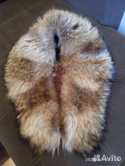 Воротник из меха енота