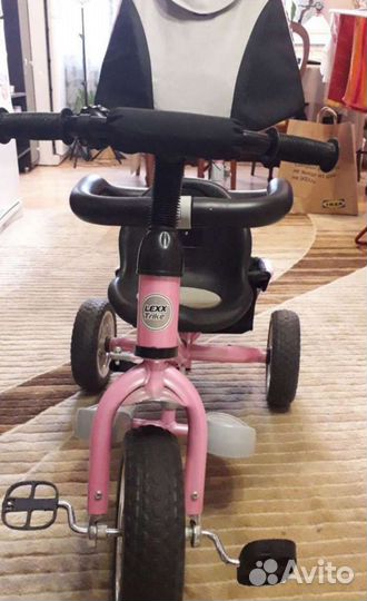 Трехколесный велосипед с ручкой